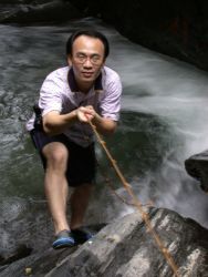 有一處要靠拉繩子才上的去