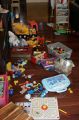 一進家門赫然發現滿地的玩具。20071021