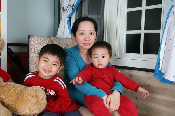 這裡有三個小孩。2009.02.15