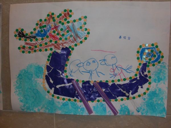 明賢在學校畫的划龍舟。2009.06.12